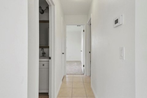 House in Jensen Beach, Florida 2 bedrooms, 91.79 sq.m. № 2273575 - photo 17