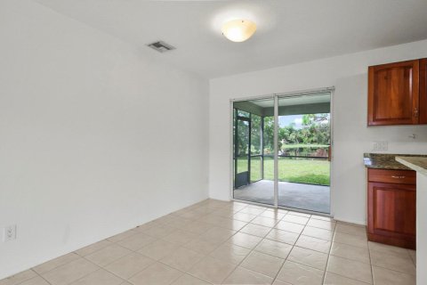 House in Jensen Beach, Florida 2 bedrooms, 91.79 sq.m. № 2273575 - photo 16