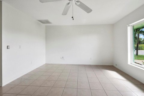 House in Jensen Beach, Florida 2 bedrooms, 91.79 sq.m. № 2273575 - photo 13