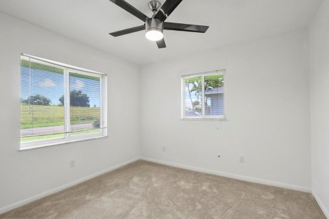 House in Jensen Beach, Florida 2 bedrooms, 91.79 sq.m. № 2273575 - photo 21