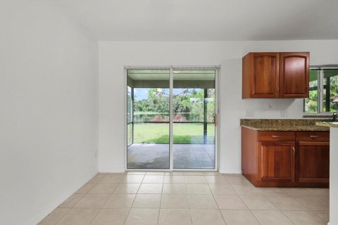 House in Jensen Beach, Florida 2 bedrooms, 91.79 sq.m. № 2273575 - photo 15