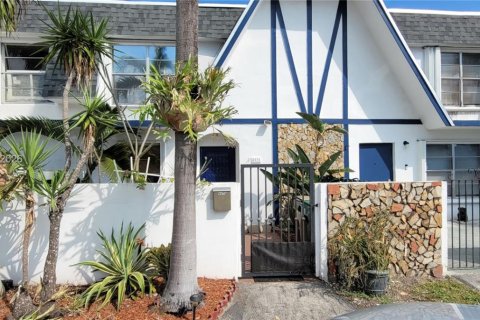 Adosado en Davie, Florida 2 dormitorios, 120.03 m2 № 2043680