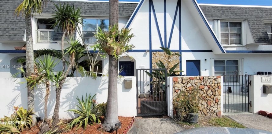 Adosado en Davie, Florida 2 dormitorios, 120.03 m2 № 2043680