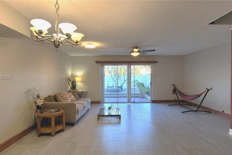 Adosado en venta en Davie, Florida, 2 dormitorios, 120.03 m2 № 2043680 - foto 3