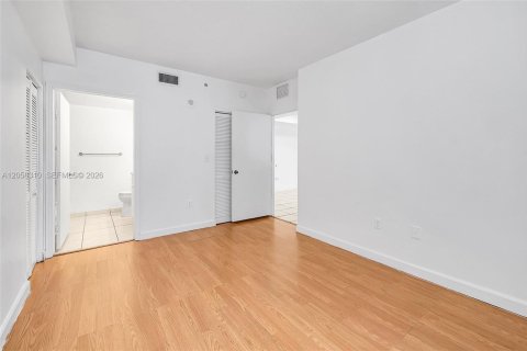 Купить кондоминиум в Майами, Флорида 2 спальни, 83.43м2, № 2168143 - фото 13