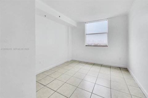 Купить кондоминиум в Майами, Флорида 2 спальни, 83.43м2, № 2168143 - фото 9