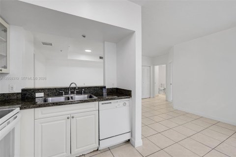 Купить кондоминиум в Майами, Флорида 2 спальни, 83.43м2, № 2168143 - фото 2