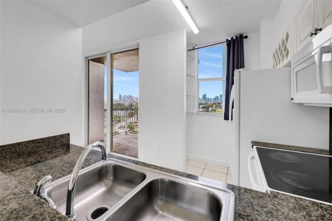 Купить кондоминиум в Майами, Флорида 2 спальни, 83.43м2, № 2168143 - фото 3
