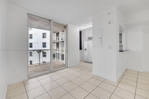 Купить кондоминиум в Майами, Флорида 2 спальни, 83.43м2, № 2168143 - фото 5