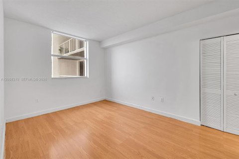 Купить кондоминиум в Майами, Флорида 2 спальни, 83.43м2, № 2168143 - фото 11