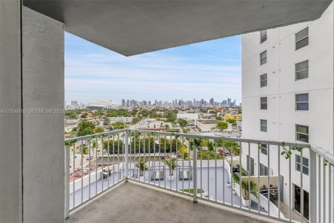 Купить кондоминиум в Майами, Флорида 2 спальни, 83.43м2, № 2168143 - фото 15