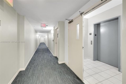 Купить кондоминиум в Майами, Флорида 2 спальни, 83.43м2, № 2168143 - фото 18