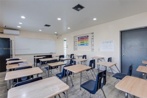 Купить коммерческую недвижимость в Норт-Майами-Бич, Флорида № 1955621 - фото 21