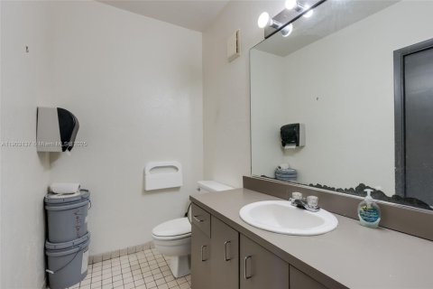 Купить коммерческую недвижимость в Норт-Майами-Бич, Флорида № 1955621 - фото 26