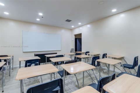 Купить коммерческую недвижимость в Норт-Майами-Бич, Флорида № 1955621 - фото 30