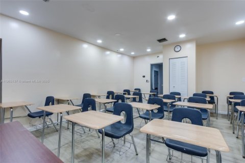 Купить коммерческую недвижимость в Норт-Майами-Бич, Флорида № 1955621 - фото 29