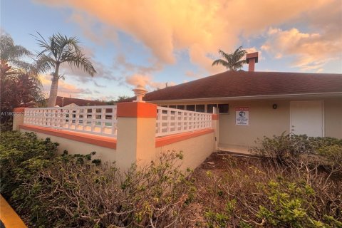Condo in Hialeah, Florida, 2 bedrooms  № 1954508 - photo 18