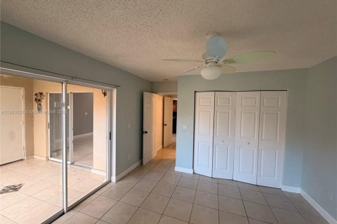 Condo in Hialeah, Florida, 2 bedrooms  № 1954508 - photo 8