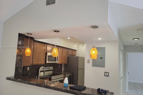 Condo in Hialeah, Florida, 2 bedrooms  № 1954508 - photo 4