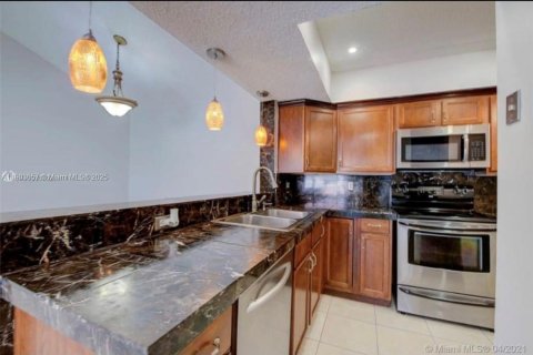 Condo in Hialeah, Florida, 2 bedrooms  № 1954508 - photo 3