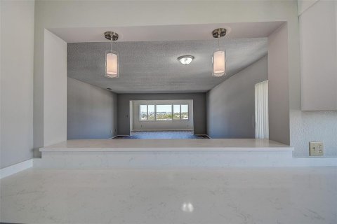 Купить кондоминиум в Беллеэйр Блафс, Флорида 6 комнат, 145.39м2, № 2142339 - фото 13