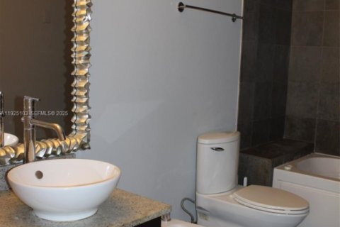 Condominio en alquiler en Aventura, Florida, 2 dormitorios, 75.81 m2 № 1983743 - foto 9