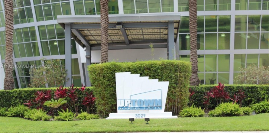 Condominio en Aventura, Florida, 2 dormitorios  № 1983743