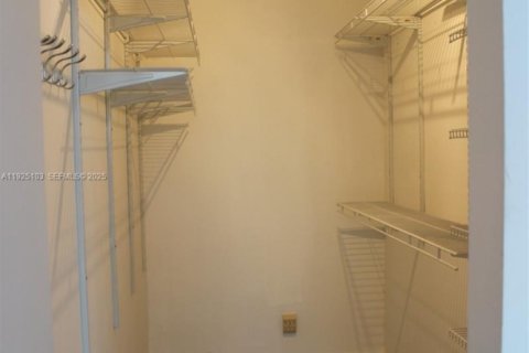 Condominio en alquiler en Aventura, Florida, 2 dormitorios, 75.81 m2 № 1983743 - foto 12