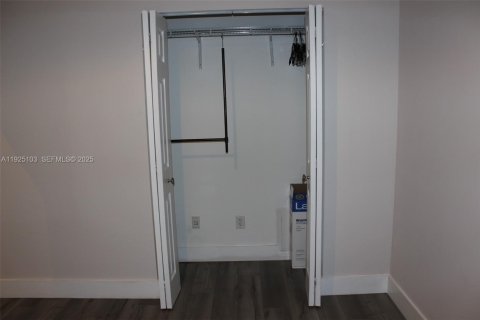 Condominio en alquiler en Aventura, Florida, 2 dormitorios, 75.81 m2 № 1983743 - foto 13