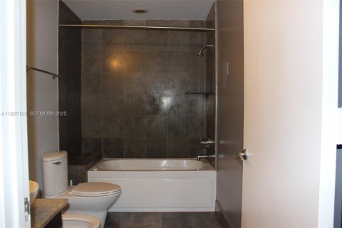 Condominio en alquiler en Aventura, Florida, 2 dormitorios, 75.81 m2 № 1983743 - foto 10