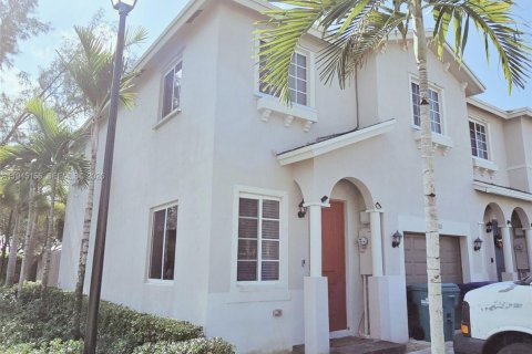 Townhouse in Miami Gardens, Florida 4 bedrooms, 148.36 sq.m. № 2002195