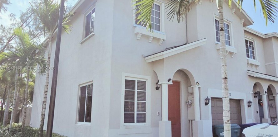 Adosado en Miami Gardens, Florida 4 dormitorios, 148.36 m2 № 2002195