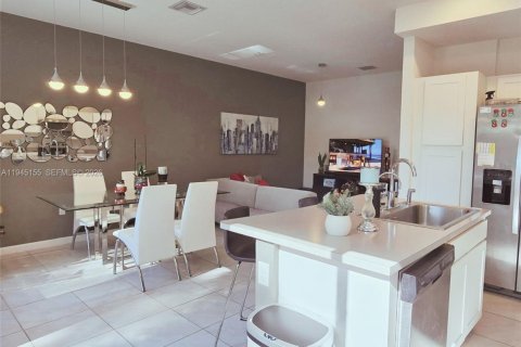 Adosado en alquiler en Miami Gardens, Florida, 4 dormitorios, 148.36 m2 № 2002195 - foto 7