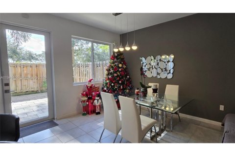 Adosado en alquiler en Miami Gardens, Florida, 4 dormitorios, 148.36 m2 № 2002195 - foto 3