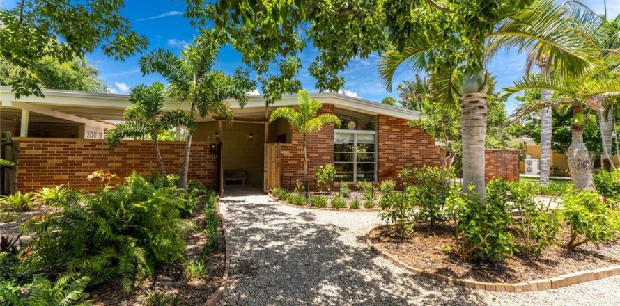 House in Placida, Florida 3 bedrooms, 140.47 sq.m. № 2134202