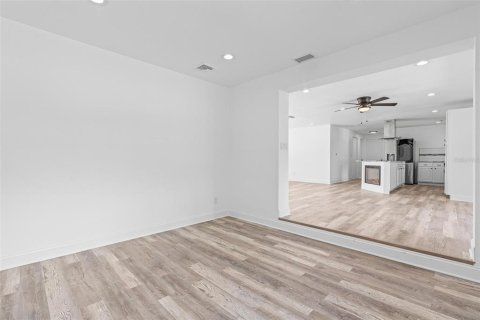 Villa ou maison à vendre à DeLand, Floride: 5 chambres, 237.46 m2 № 1900756 - photo 13