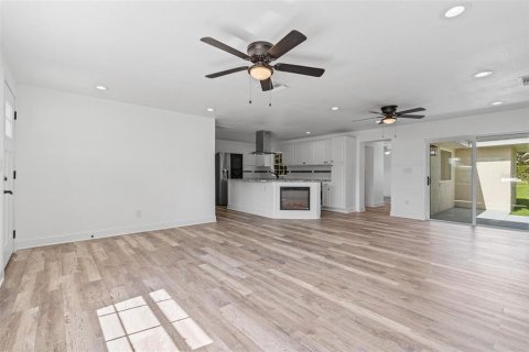 Villa ou maison à vendre à DeLand, Floride: 5 chambres, 237.46 m2 № 1900756 - photo 9