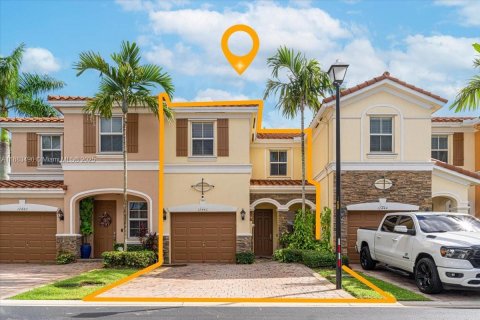 Townhouse in Plantation, Florida 3 bedrooms, 161.84 sq.m. № 1929979 - photo 21