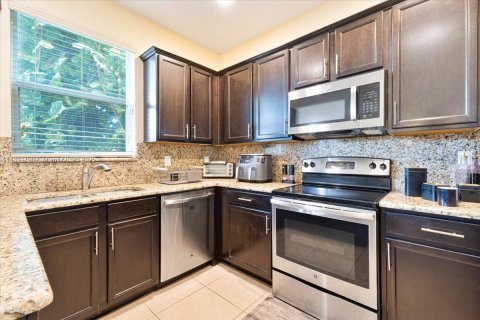 Townhouse in Plantation, Florida 3 bedrooms, 161.84 sq.m. № 1929979 - photo 3