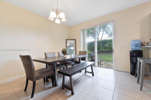 Townhouse in Plantation, Florida 3 bedrooms, 161.84 sq.m. № 1929979 - photo 9