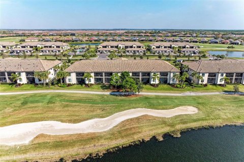 Condominio en alquiler en Lakewood Ranch, Florida, 2 dormitorios, 124.12 m2 № 1440371 - foto 2