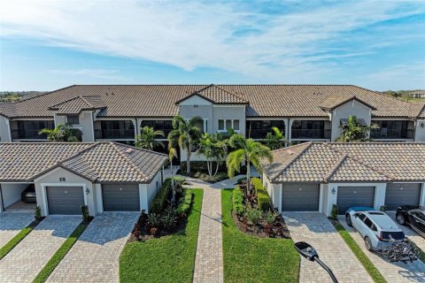 Condominio en alquiler en Lakewood Ranch, Florida, 2 dormitorios, 124.12 m2 № 1440371 - foto 1