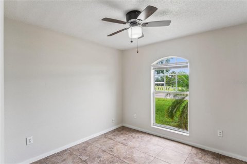 Villa ou maison à vendre à Tampa, Floride: 4 chambres, 170.2 m2 № 2398711 - photo 17
