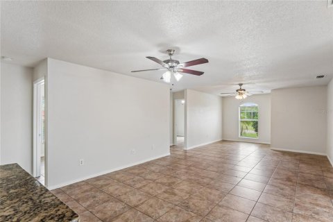 Villa ou maison à vendre à Tampa, Floride: 4 chambres, 170.2 m2 № 2398711 - photo 3