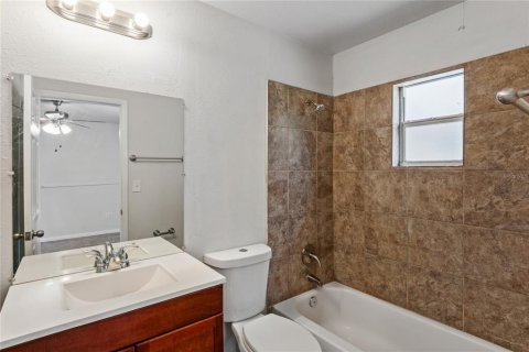 Villa ou maison à vendre à Tampa, Floride: 4 chambres, 170.2 m2 № 2398711 - photo 13