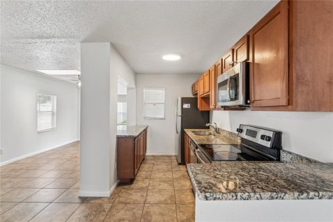 Villa ou maison à vendre à Tampa, Floride: 4 chambres, 170.2 m2 № 2398711 - photo 4