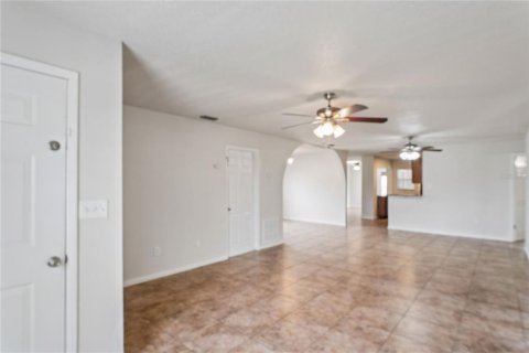 Villa ou maison à vendre à Tampa, Floride: 4 chambres, 170.2 m2 № 2398711 - photo 2