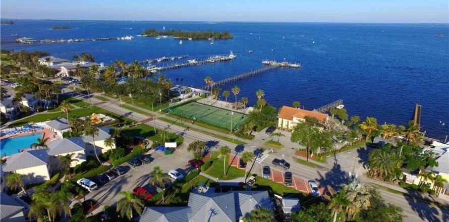 Terreno en Sebastian, Florida № 1061466