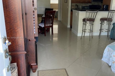 Condominio en alquiler en Hallandale Beach, Florida, 1 dormitorio, 57.6 m2 № 1989139 - foto 3