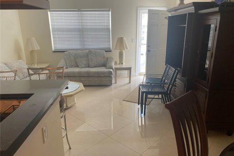 Condominio en alquiler en Hallandale Beach, Florida, 1 dormitorio, 57.6 m2 № 1989139 - foto 11